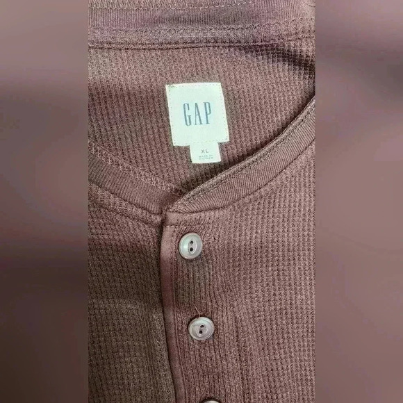 GAP HENLEY BURGUNDY XL EXCELLENT CONDITION - Picture 7 of 10